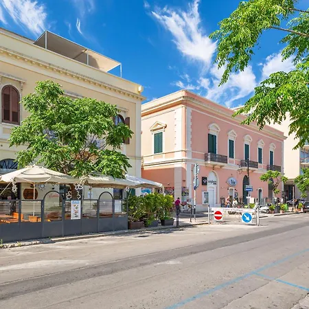 Palazzo Vergine فندق مبيت وإفطار غالّيبولي